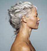 Descubren un tratamiento para revertir las canas prematuras